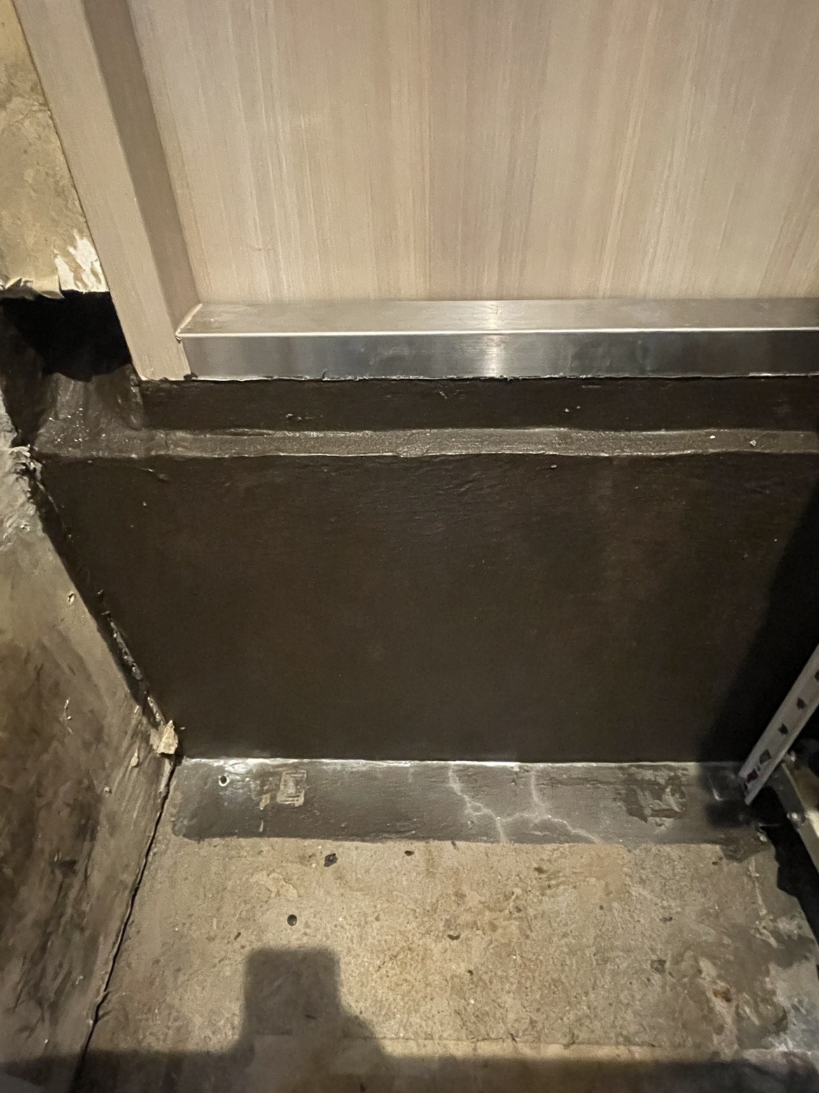 ドア横 防水処理 施工状況